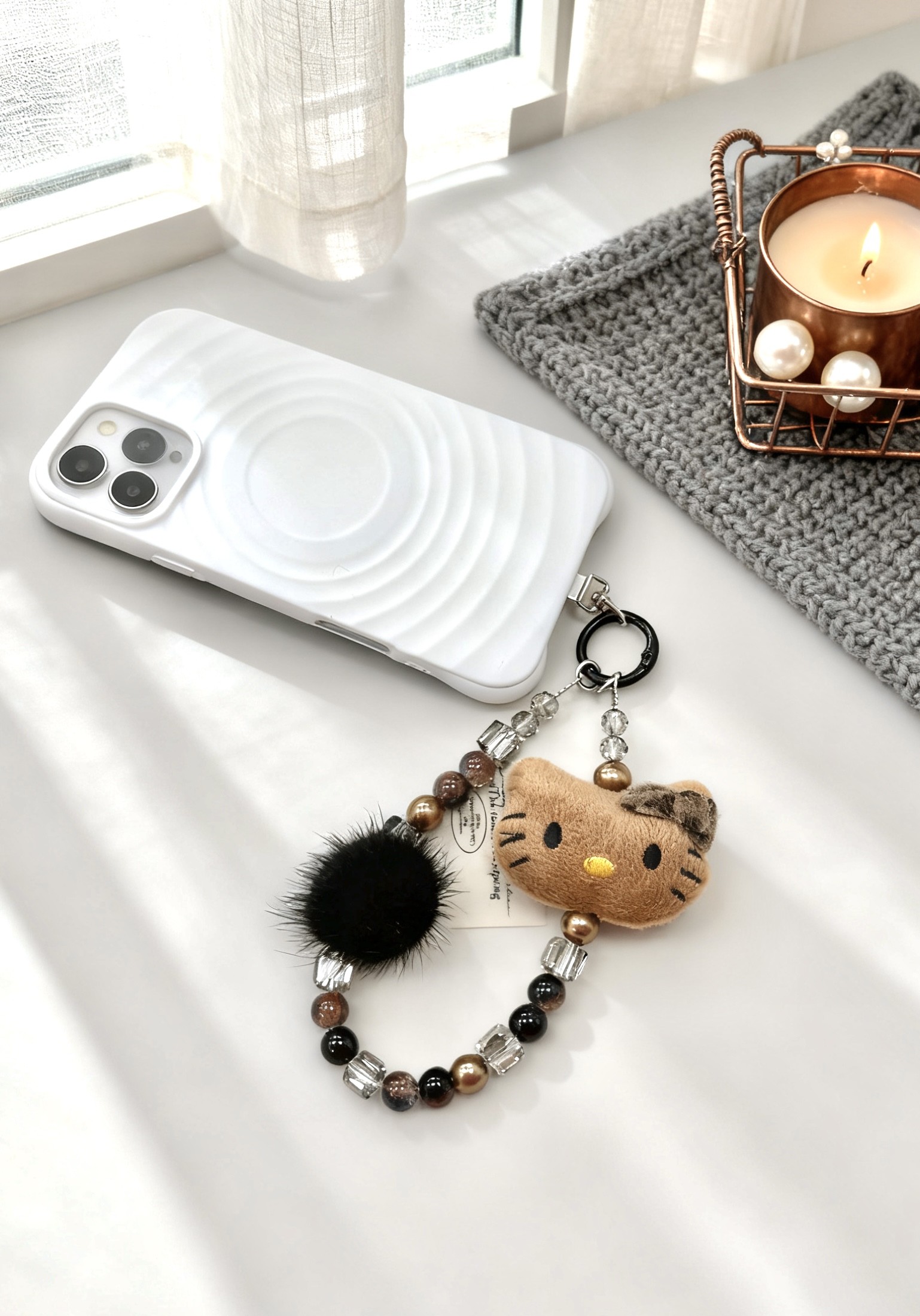 新款KT猫毛球手机链短链包挂钥匙扣通用百搭时尚女生可爱创意