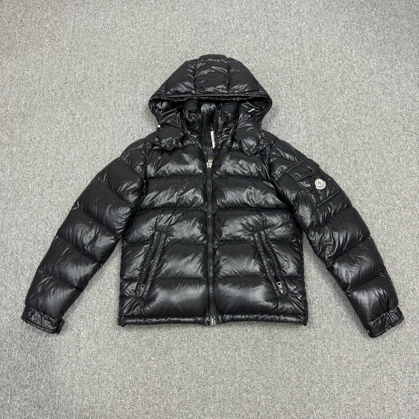 95新 MONCLER 17957191 maya黑色亮面羽绒服外套 2码95新