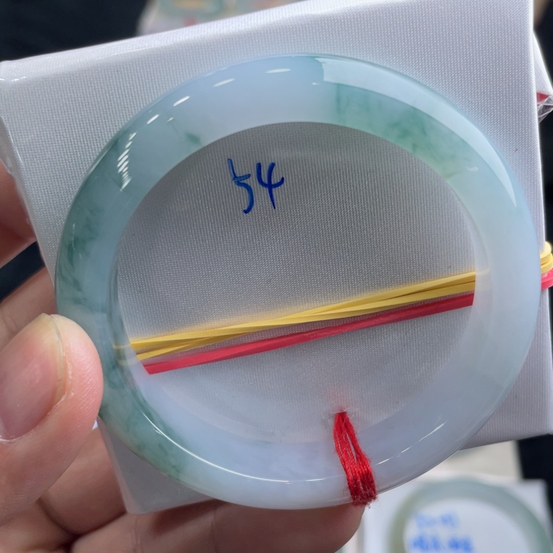 翡翠手镯未镶嵌翡翠手镯