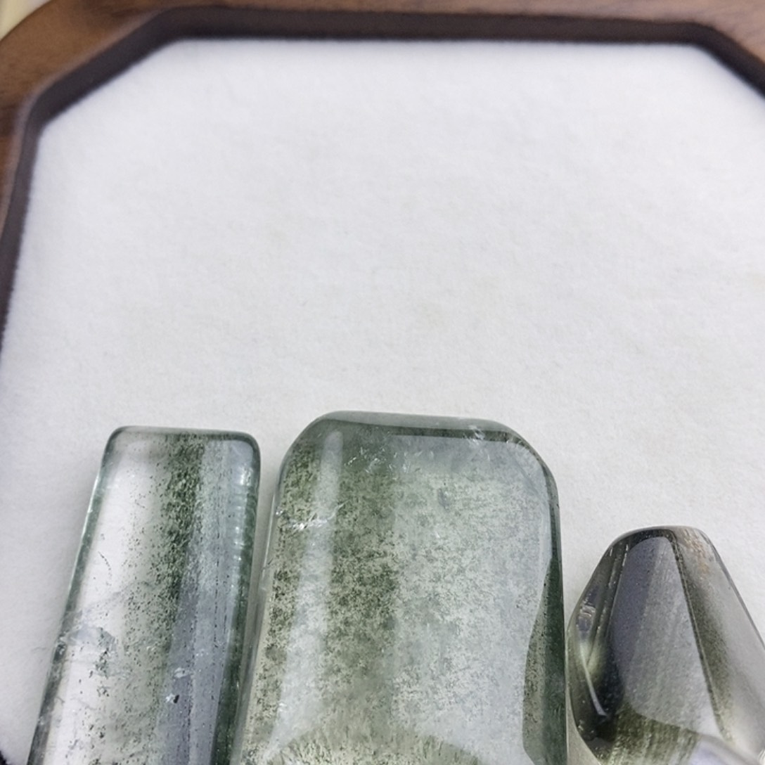 未镶嵌颈饰水晶L****?水晶