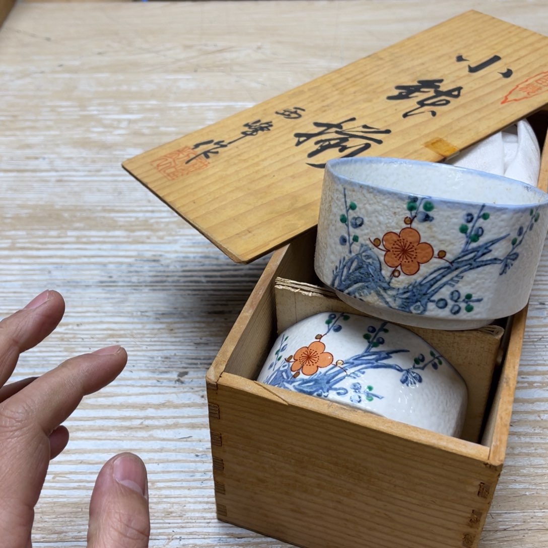 瓷片宝**?密密麻麻地排列着一个