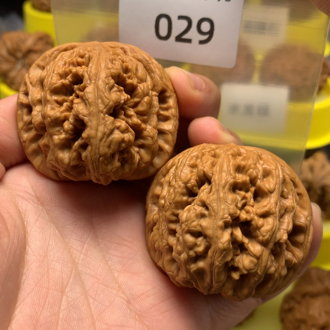 文玩核桃吊坠46粗筋