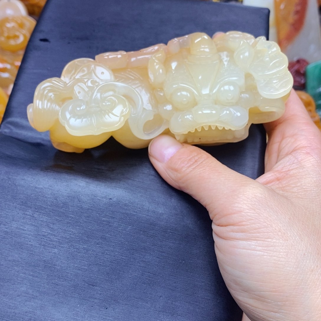 石英质玉（黄龙玉）颈饰未镶嵌