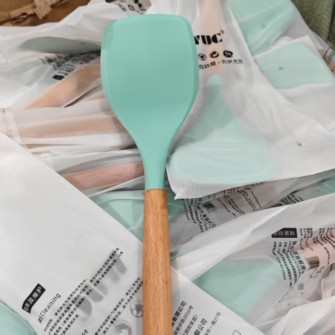 库存尾单家用硅胶铲