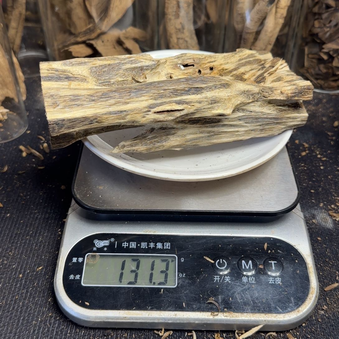 陌***。沉香沉香碎屑棋楠沉香138克