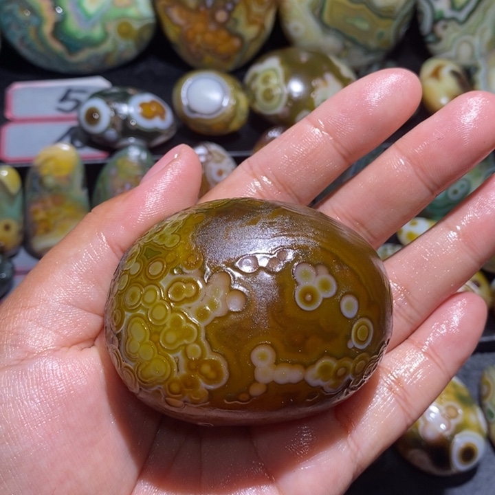 狗***彪玛瑙/玉髓未镶嵌珠宝奇石