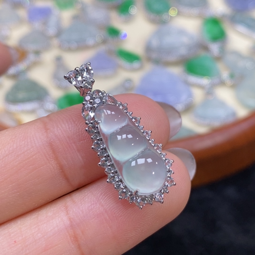 翡翠吊坠(赠链)18K金镶嵌