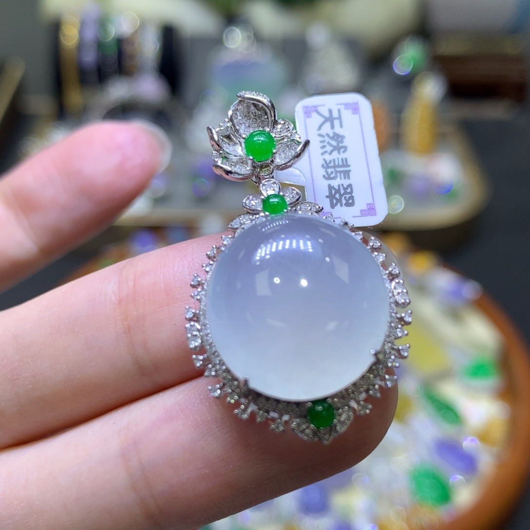 翡翠颈饰18K金镶嵌翡翠吊坠项链