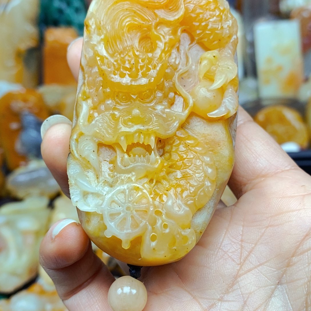 石英质玉（黄龙玉）颈饰未镶嵌