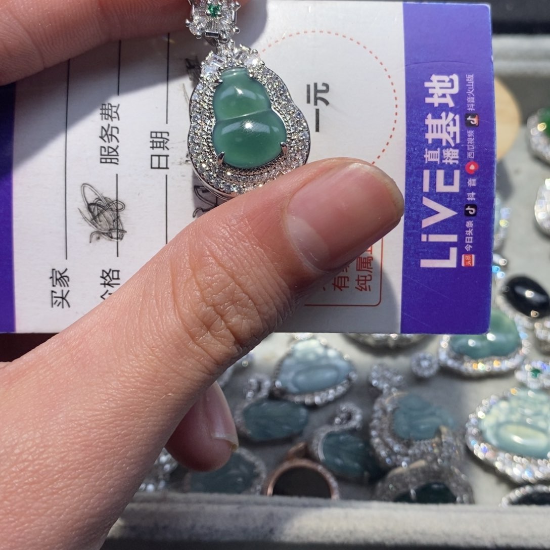翡翠项链未镶嵌翡翠