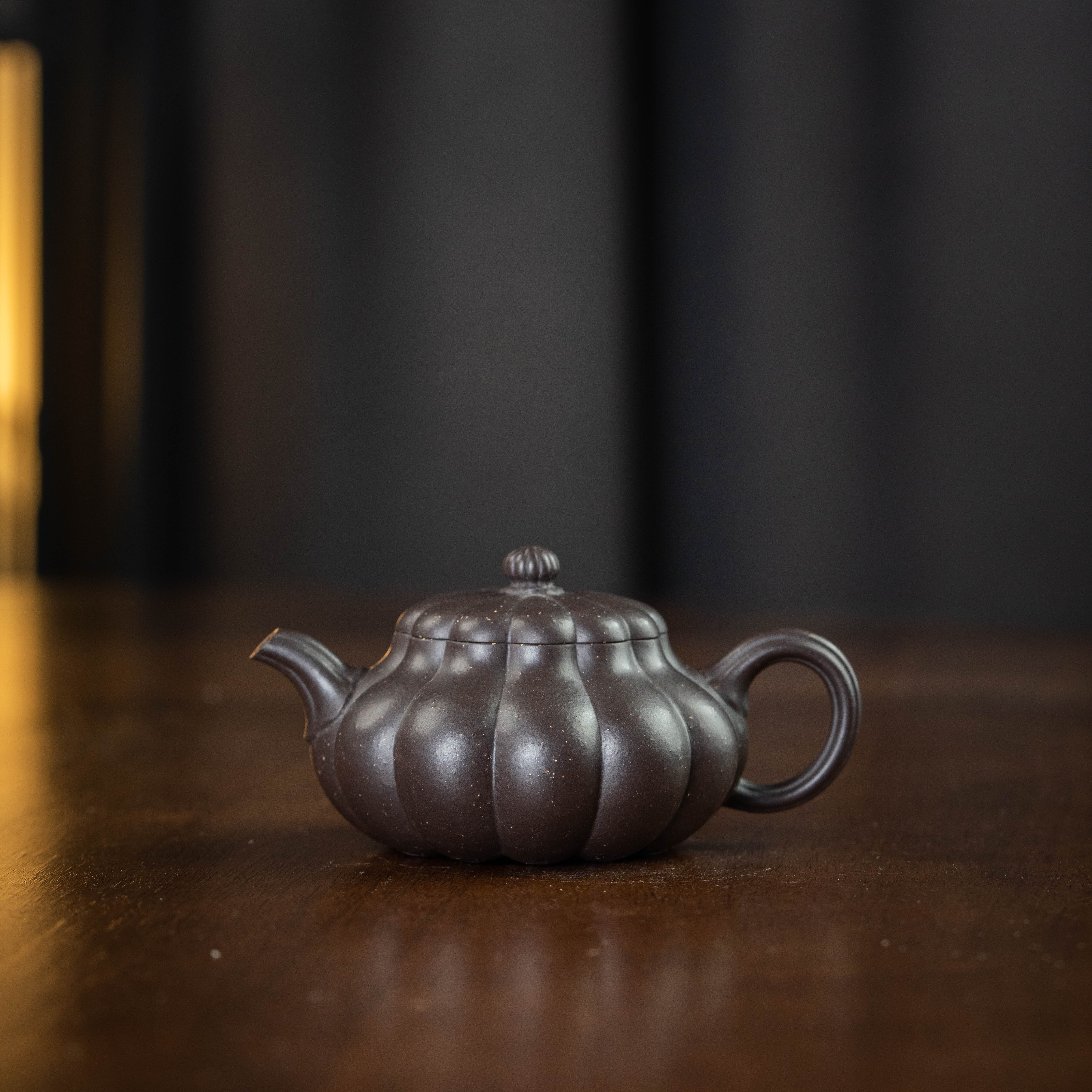 菊瓣 乌金砂220cc家用紫砂壶tt1