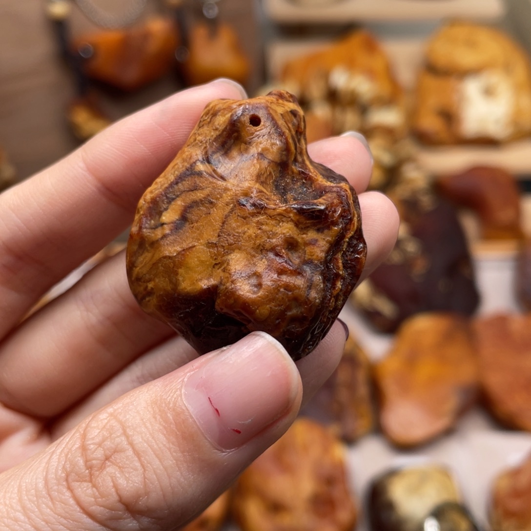 琥珀未镶嵌珠宝奇石