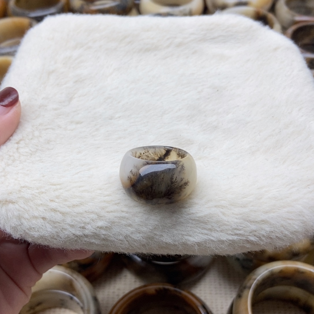 未镶嵌手镯石英质玉（非洲翠）卡20加馒头戒指128米