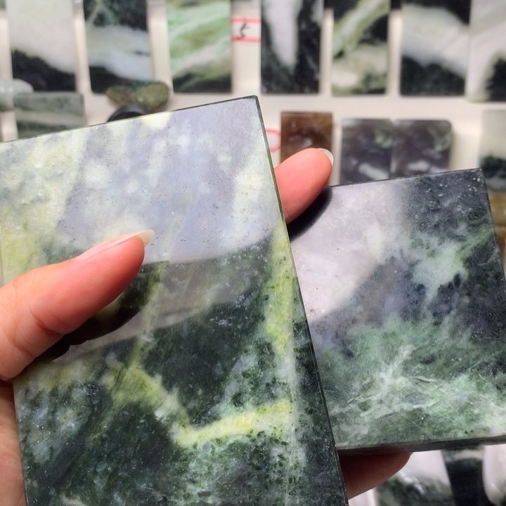 *****独山玉未镶嵌颈饰