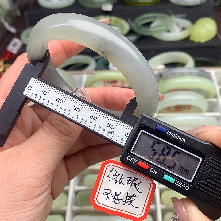 蛇纹石玉手镯未镶嵌506