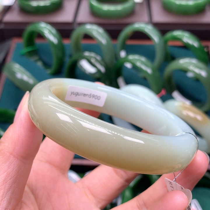 未镶嵌手镯和田玉（糖玉）