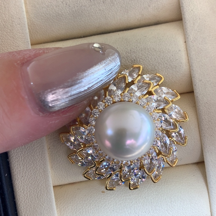 未镶嵌胸饰淡水珍珠