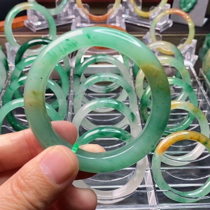 石英质玉手镯未镶嵌