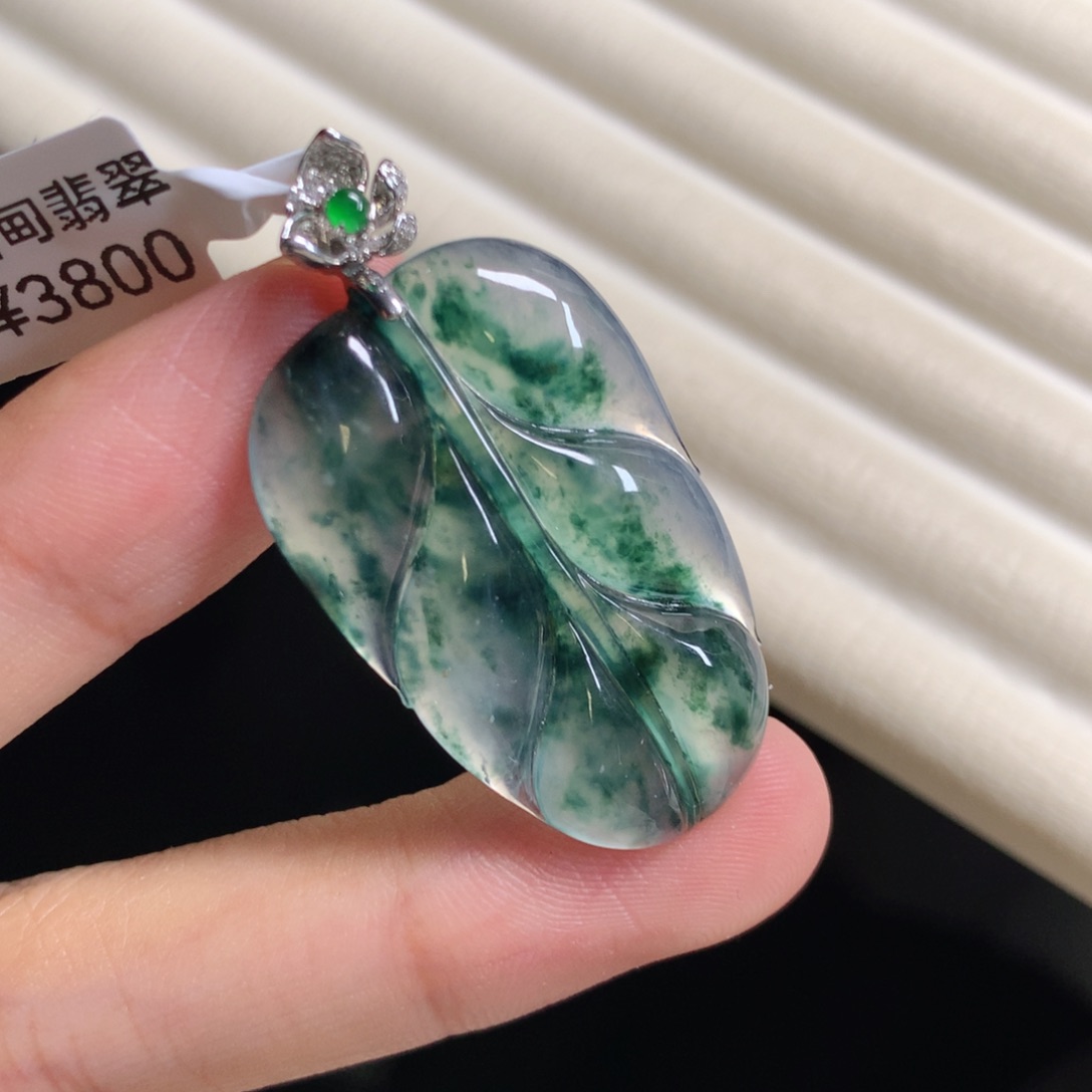 翡翠颈饰18K金镶嵌高冰叶子
