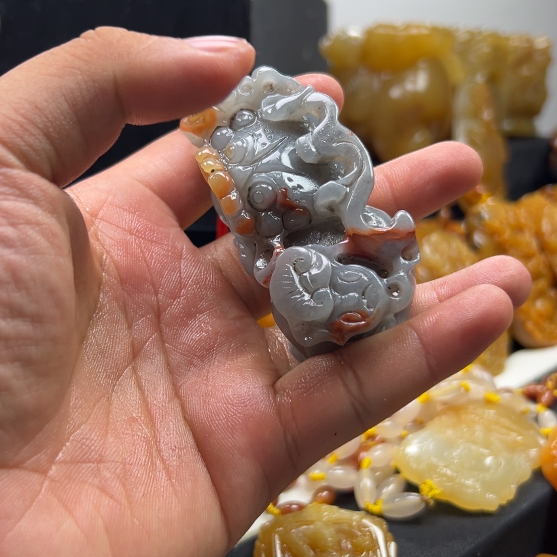 石英质玉（黄龙玉）未镶嵌多选发其一