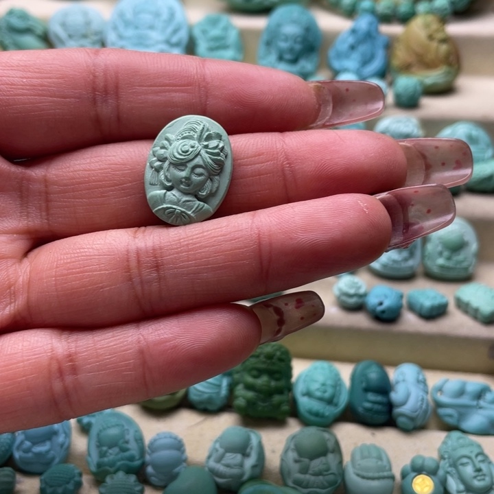 绿松石颈饰未镶嵌