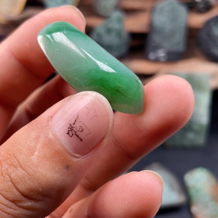 翡翠未镶嵌颈饰翡翠挂件