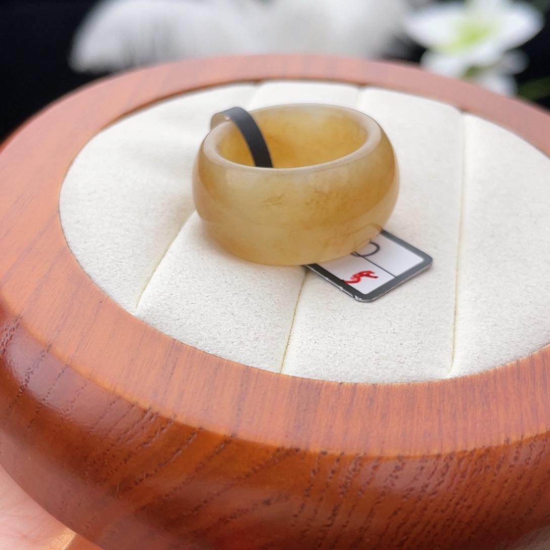 和田玉未镶嵌戒指l。黄金桂花轮胎。18.3。不退换