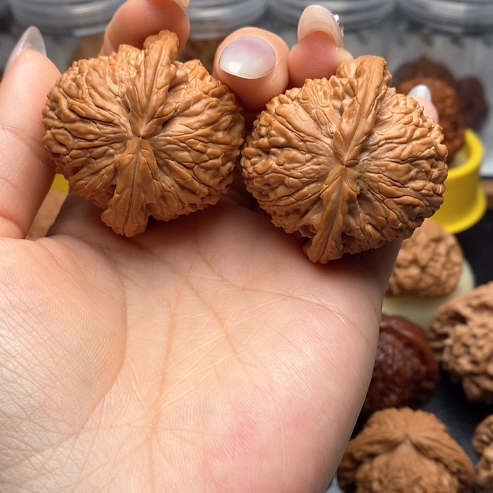 文玩核桃吊坠全品42.9尺球白。8号