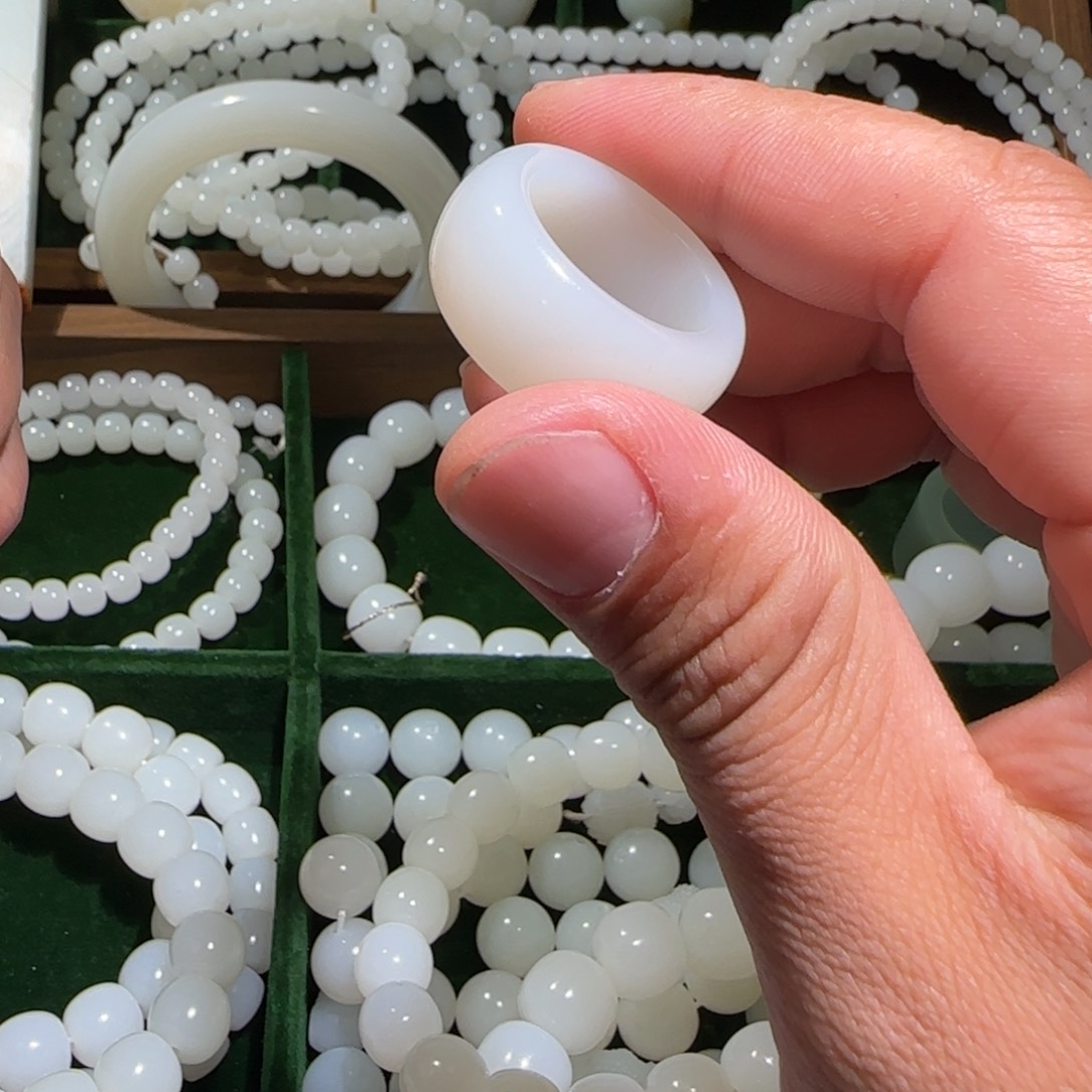 和田玉未镶嵌颈饰悦*影