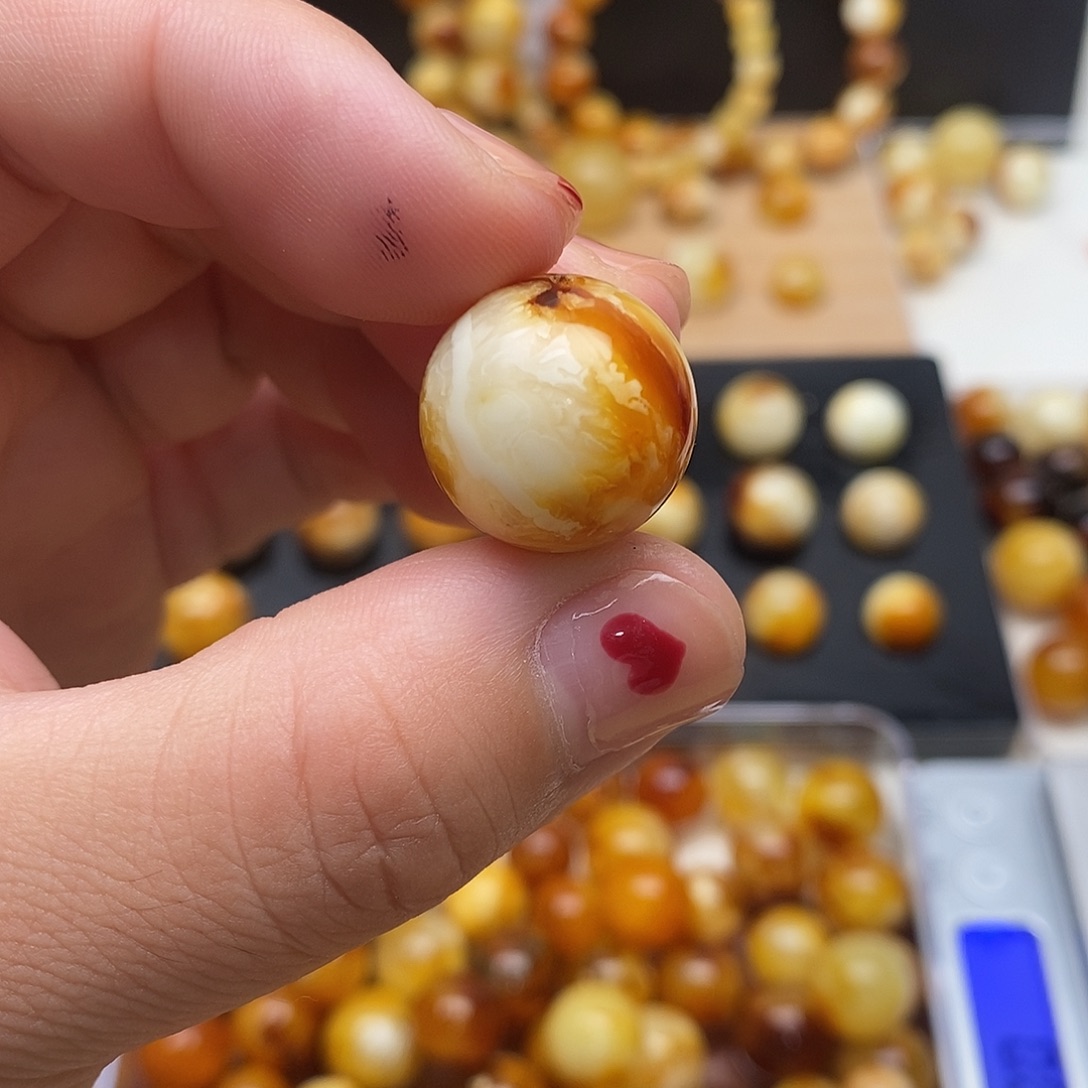 云***君未镶嵌琥珀裸石蜜蜡