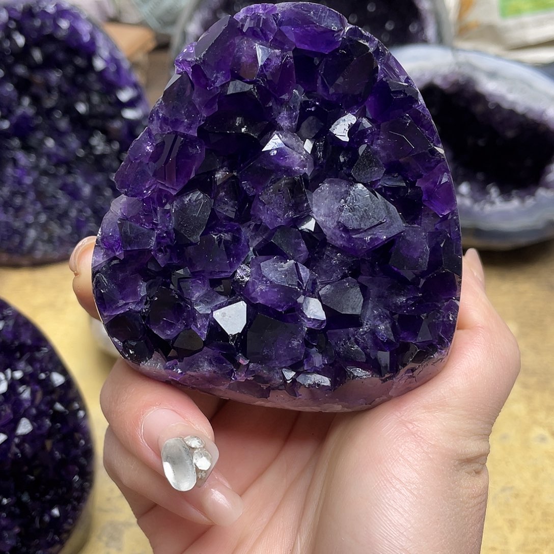 大***花未镶嵌紫晶大型摆件（非配饰）