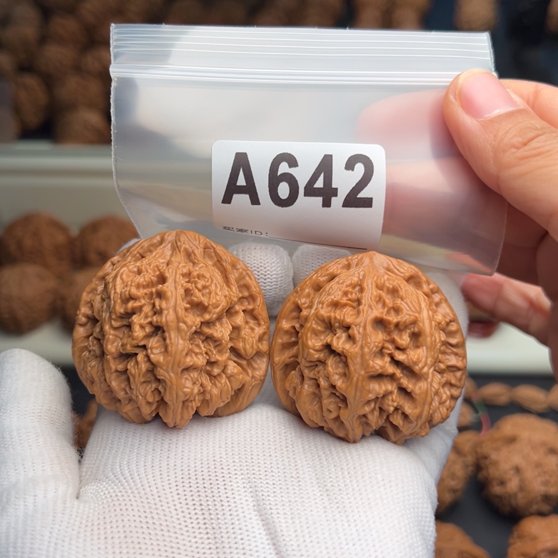 上***狗文玩核桃手串A642粗筋46×46