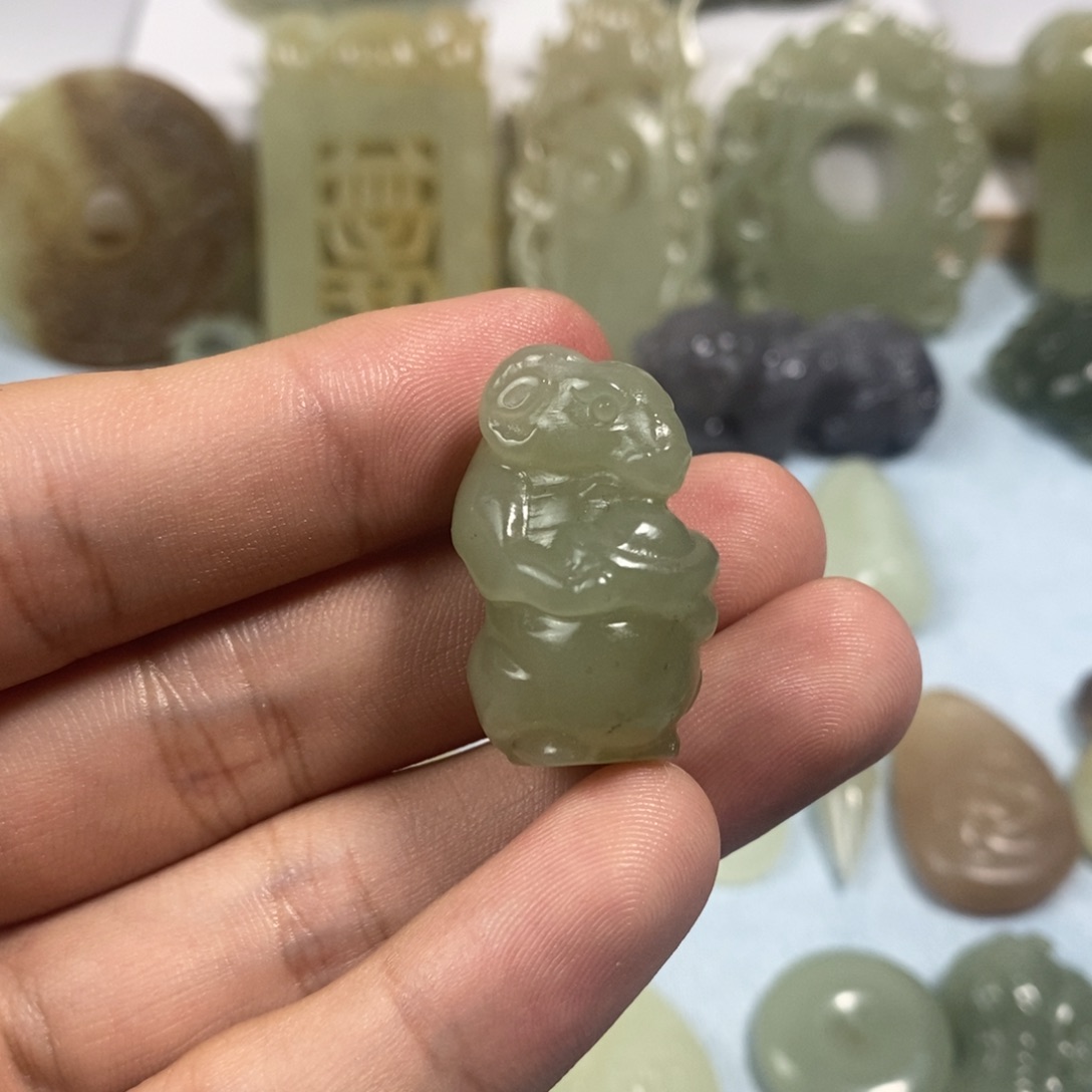 和田玉未镶嵌挂件