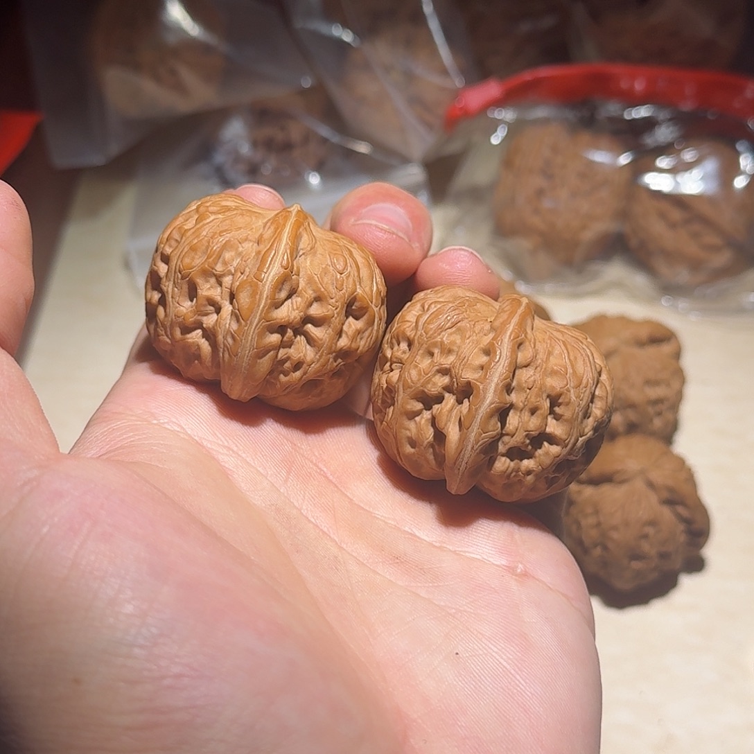 文玩核桃吊坠元宝