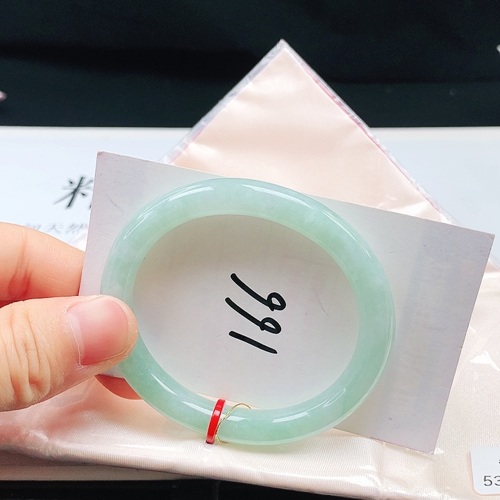 翡翠手镯未镶嵌53圈口贵妃