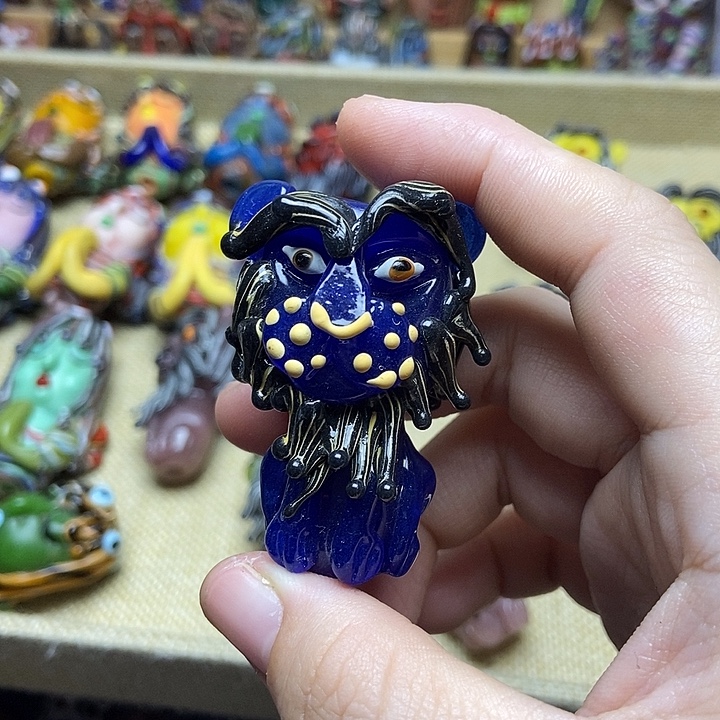 琉璃颈饰酷酷小狮子