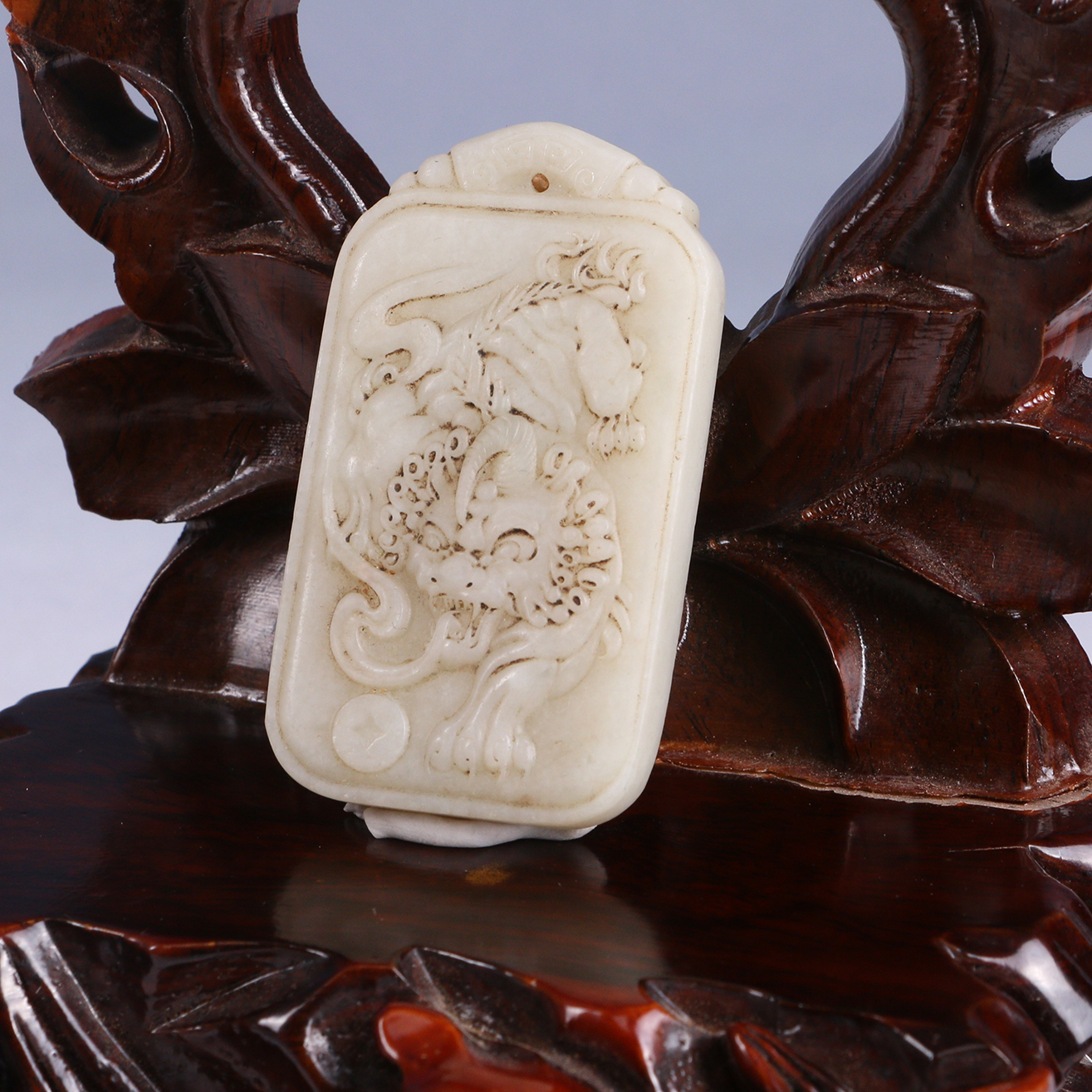 Lot14  创汇  和田玉狮子牌佩