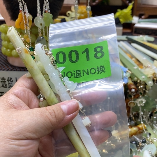 崔***语蛇纹石玉未镶嵌发簪