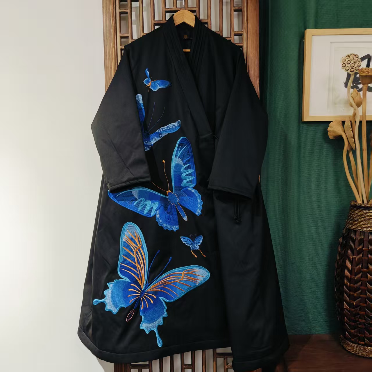 棉（LS441-12）凤徕兮私人定制黑底蓝蝴蝶刺绣斜襟系带棉服 棉