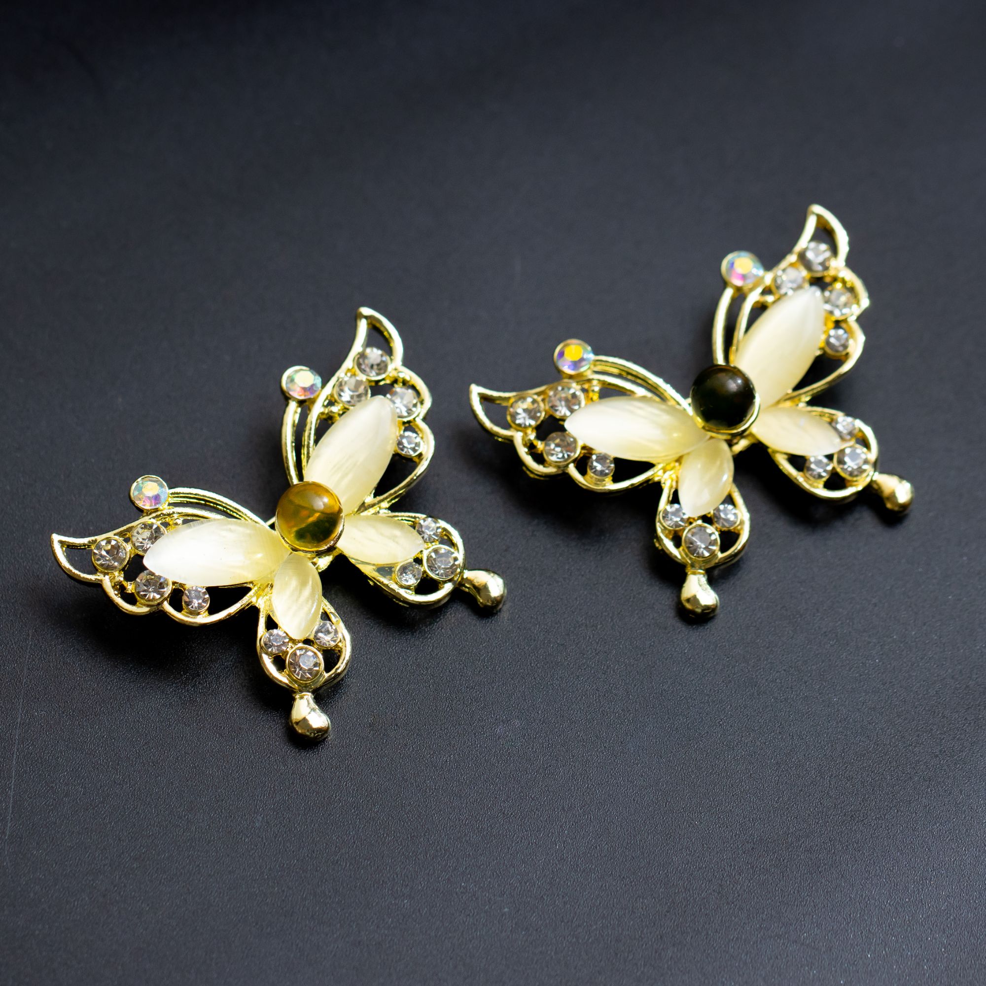 蓝珀黄色蝴蝶胸针（多样性发货 发其一）