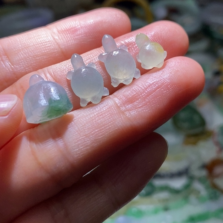 R***m未镶嵌定制翡翠毛货