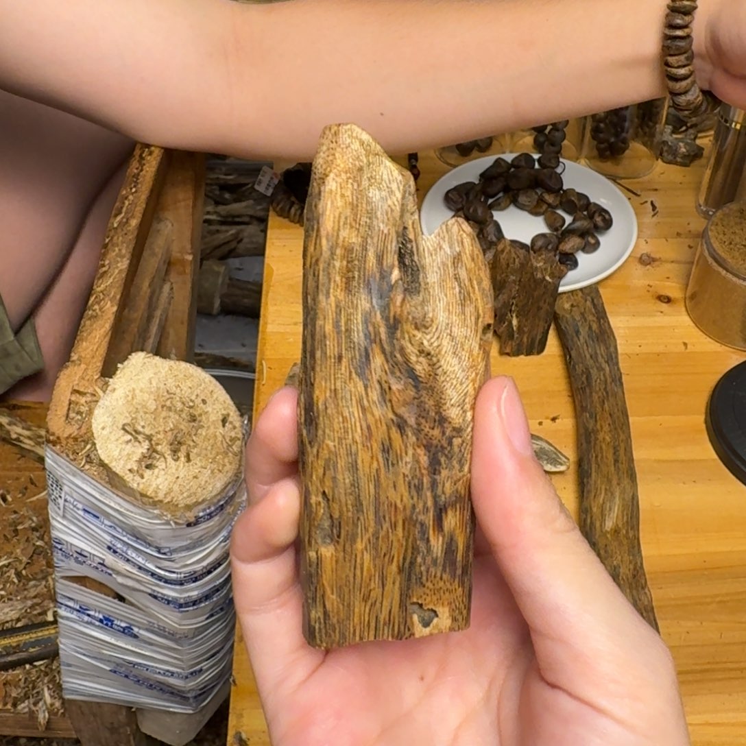 沉香碎屑沉香白棋块料27克