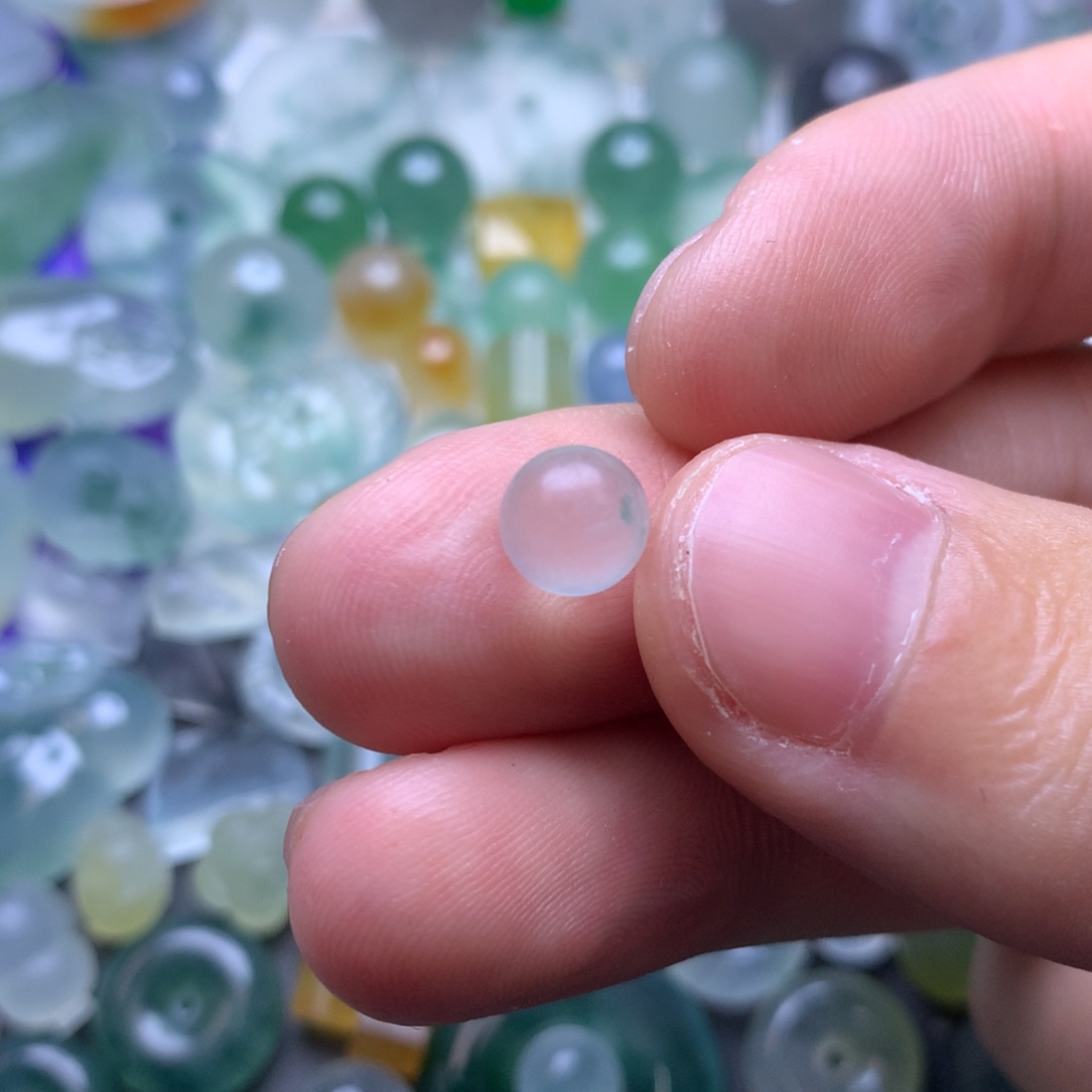 珺***恒定制翡翠未镶嵌珠子