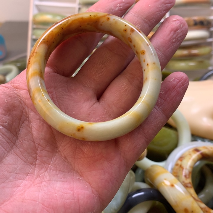 蛇纹石玉手镯未镶嵌1**9