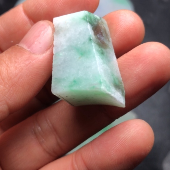 翡翠未镶嵌颈饰裸石