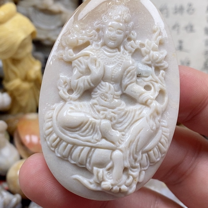 颈饰未镶嵌硅化珊瑚（珊瑚玉）