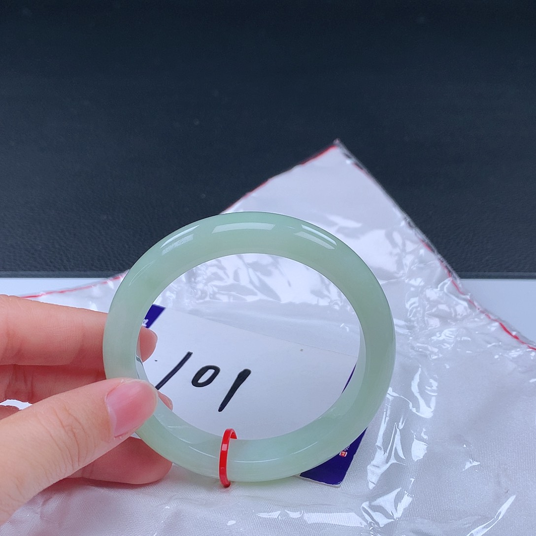 翡翠手镯未镶嵌手镯001458