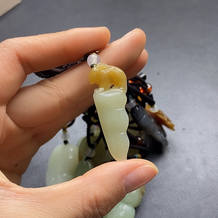 颈饰未镶嵌和田玉