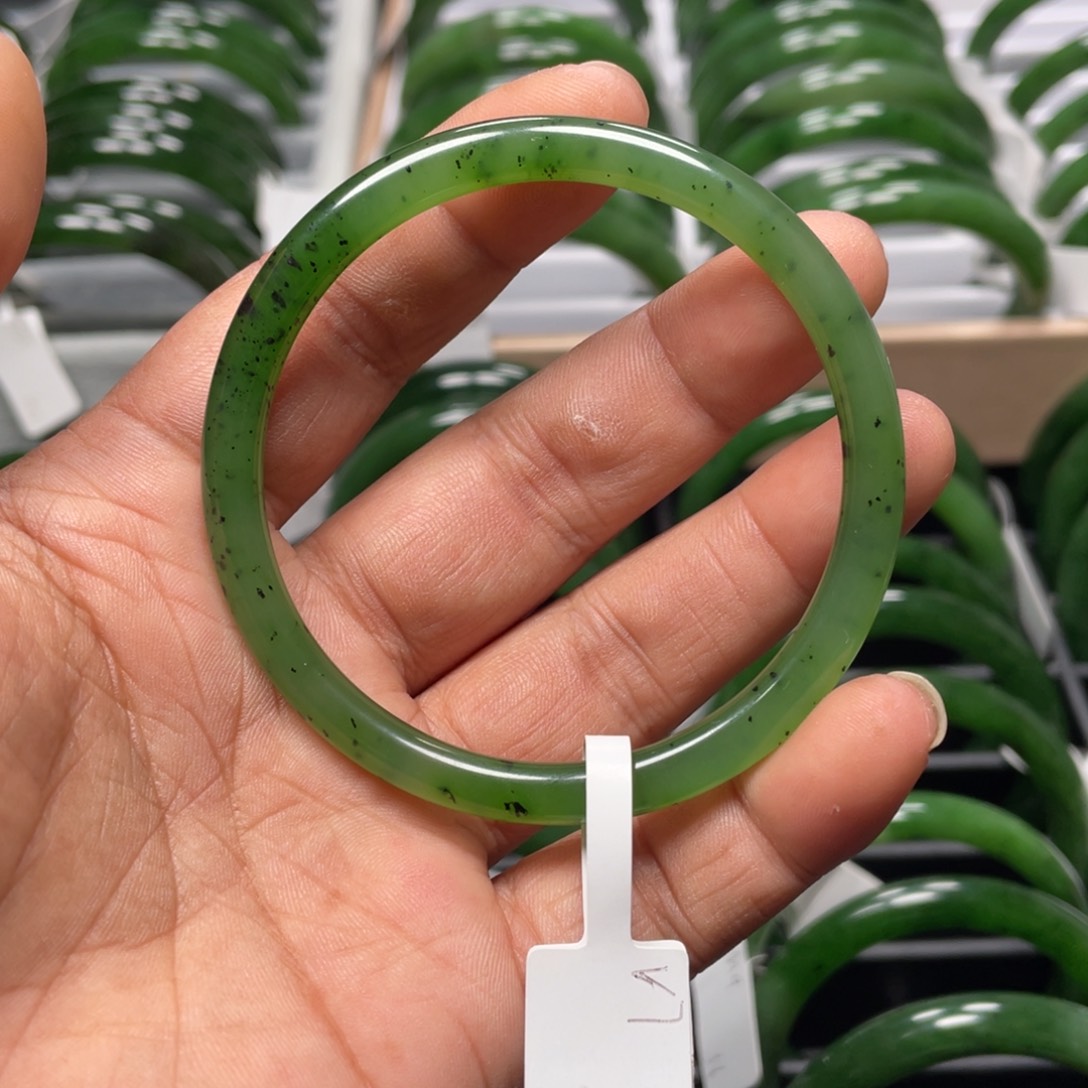 和田玉（碧玉）未镶嵌手镯