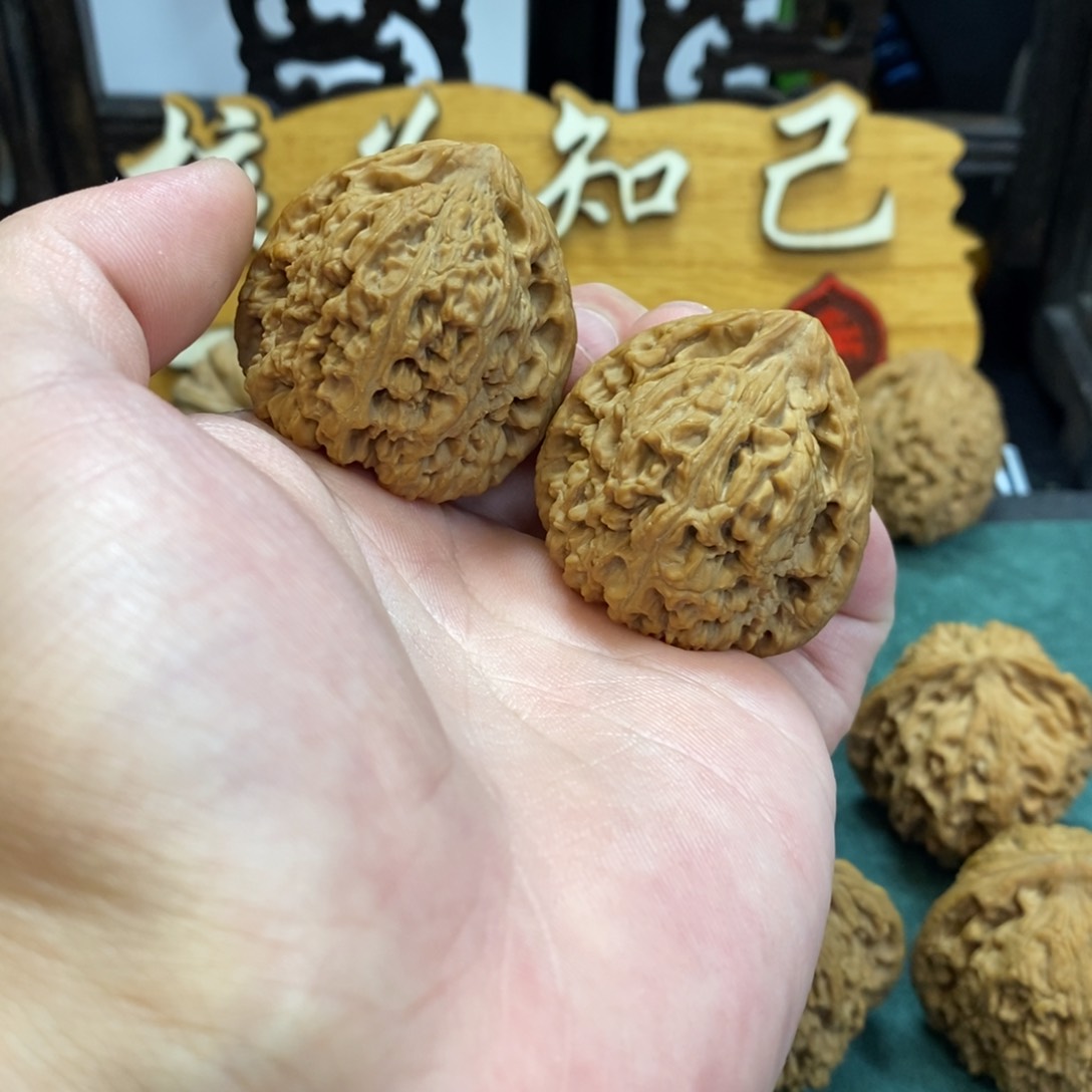 文玩核桃吊坠南疆石37 37 37